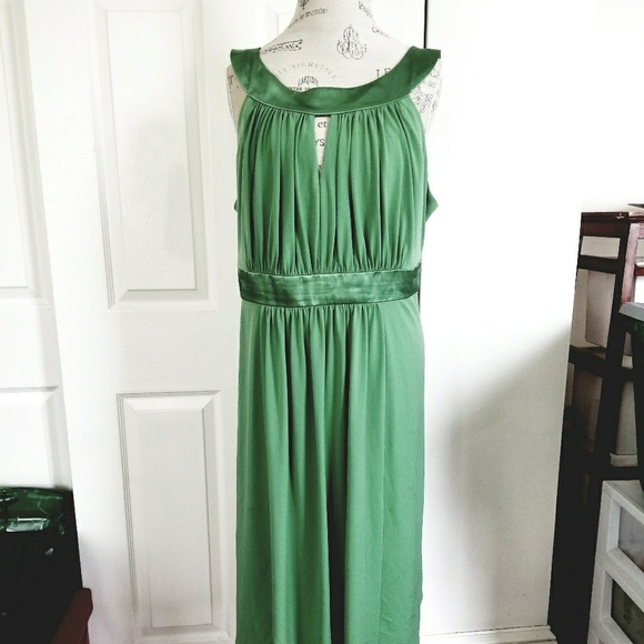 David's Bridal Dresses & Skirts - Sage Green Bridemaids Dress David's Bridal Dresses & Skirts - Sage Green Bridemaids Dress